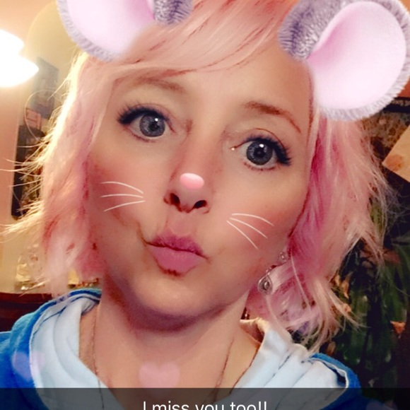 Profile Picture of Amy Pearce (@hairgirl70) on Poshmark