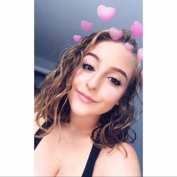 Profile Picture of Gia Orbino (@giaorbinoo) on Poshmark