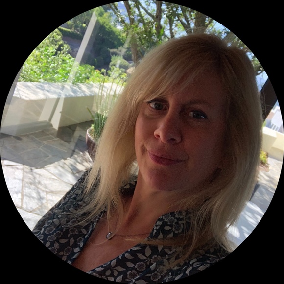 Profile Picture of Robin Swartz (@rfswartz) on Poshmark