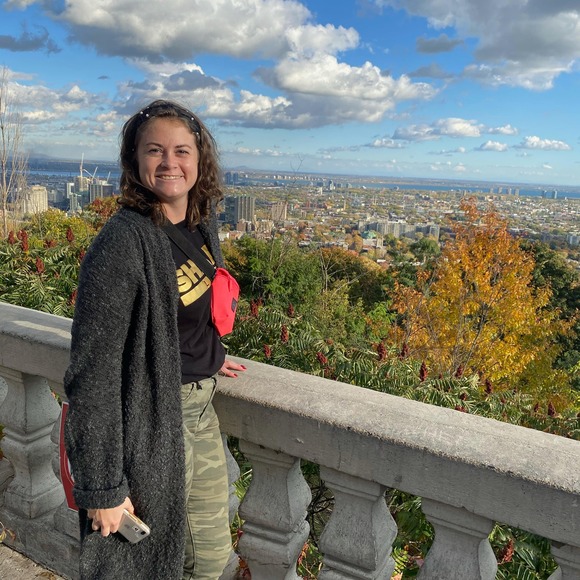 Profile Picture of Leah Shadbolt (@leahshad) on Poshmark