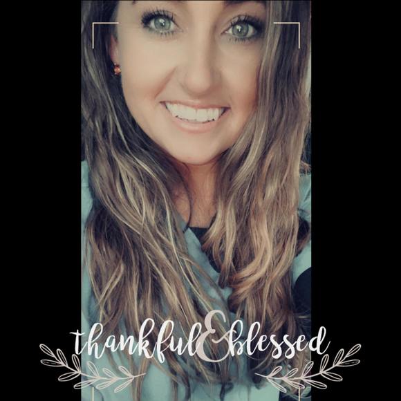 Profile Picture of Jessica Allyn (@jessicaallyn02) on Poshmark