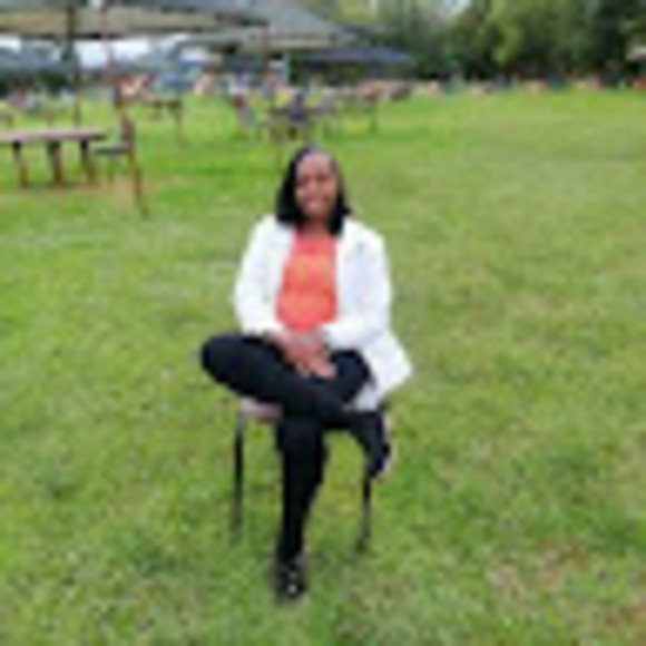 Profile Picture of Grace Mburu (@geemburu) on Poshmark