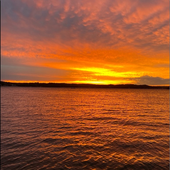 Profile Picture of Natalie Vaupel (@natalie_vaupel) on Poshmark