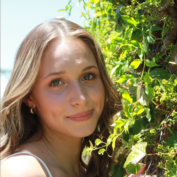 Profile Picture of Hailey Brambley (@haileybrambley) on Poshmark