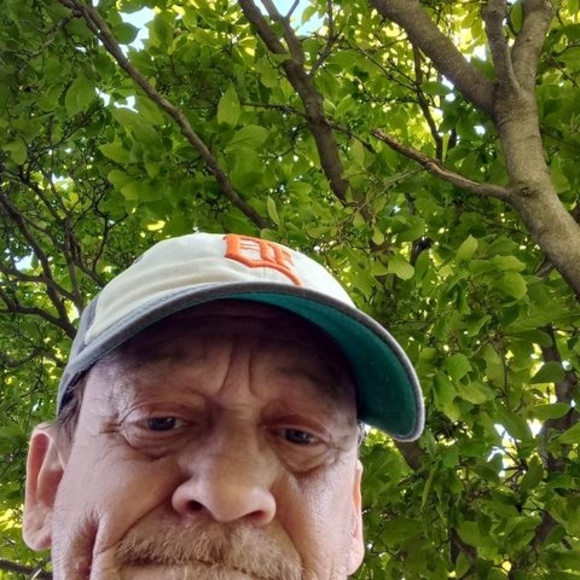 Profile Picture of Robert Cundiff (@cundiffrobert9) on Poshmark