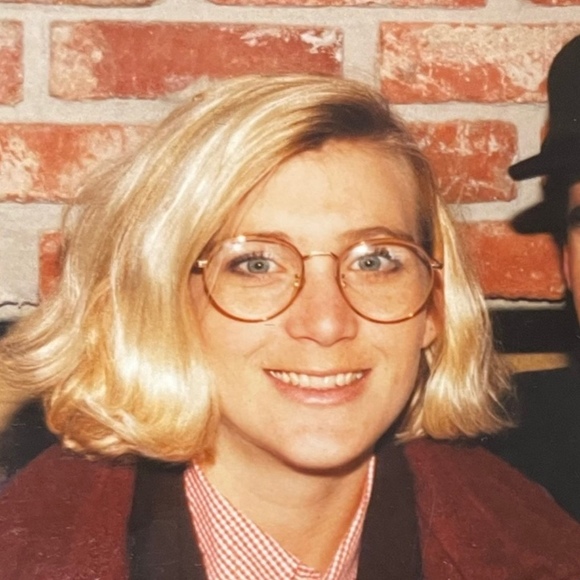 Profile Picture of Stacie Swaney (@stacie_swaney) on Poshmark