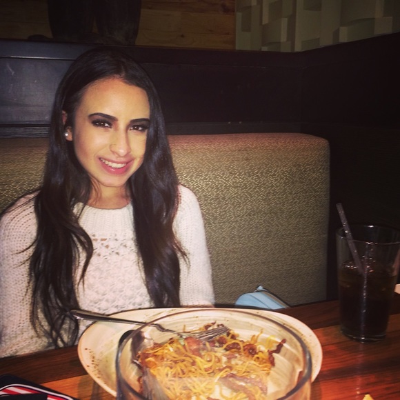 Profile Picture of Alexa Gonzalez (@alexa1202_) on Poshmark