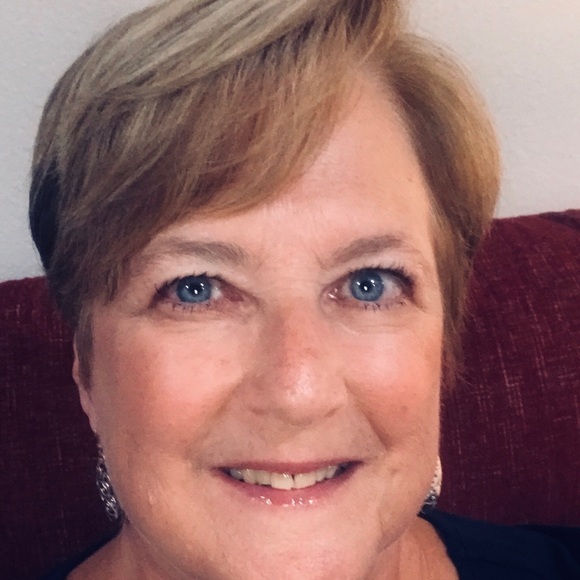 Profile Picture of Corinne Stebner (@renbets) on Poshmark