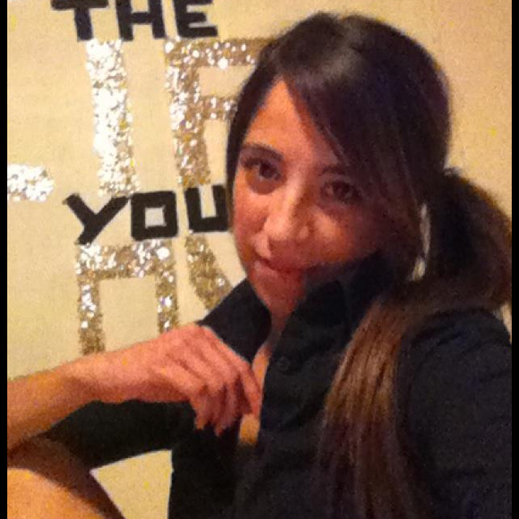 Profile Picture of Andrea Montenegro (@andream2010) on Poshmark