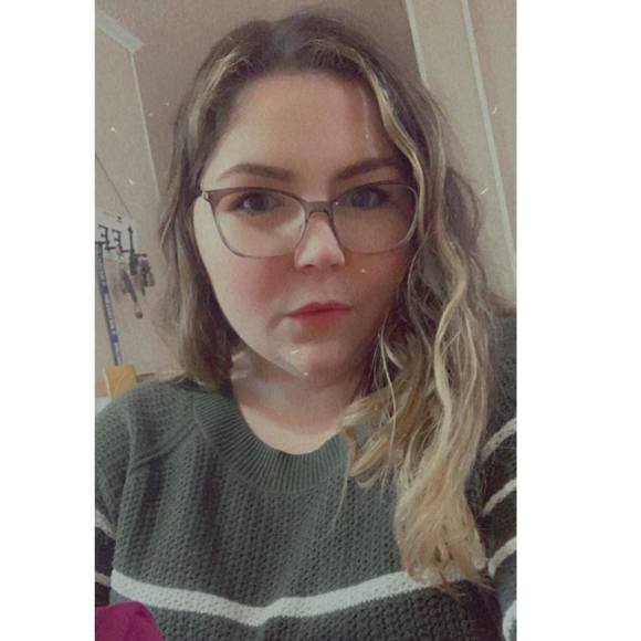 Profile Picture of Carly Webb (@cjwebb4) on Poshmark