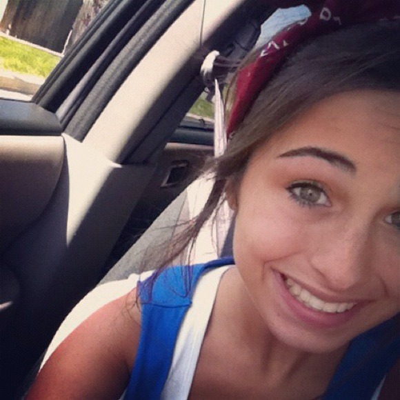 Profile Picture of Miranda Volanti (@mvolanti) on Poshmark