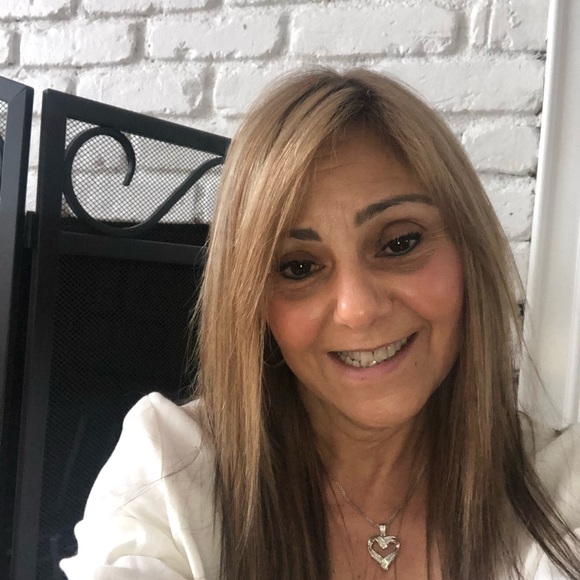 Profile Picture of Angela Scotto-lavino (@asl61) on Poshmark