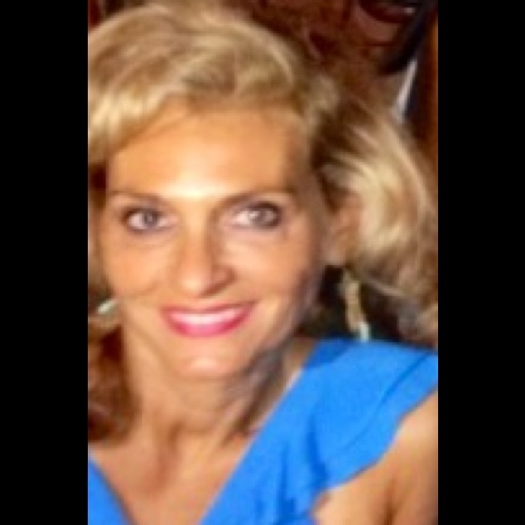 Profile Picture of Lori Spinelli (@mamaspin5) on Poshmark