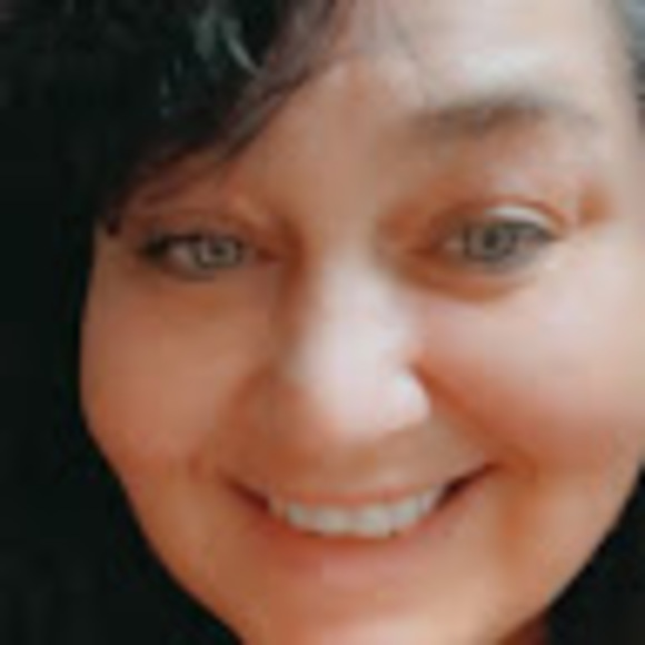 Profile Picture of Stephanie Rhyner (@stephanierhyner) on Poshmark