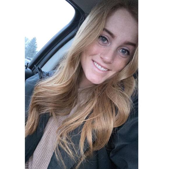 Profile Picture of Kara Simonson (@karasimonson) on Poshmark