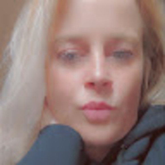 Profile Picture of Angie Deneff (@angierix13) on Poshmark