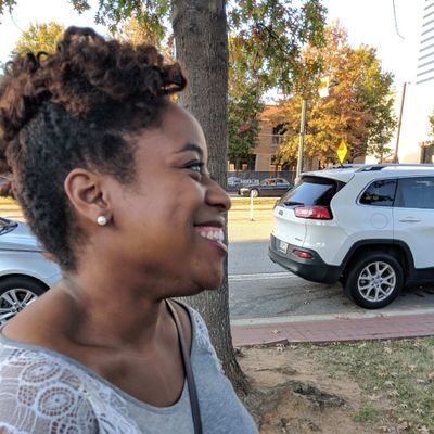 Profile Picture of April Loryn (@SimoneR85) on Twitter