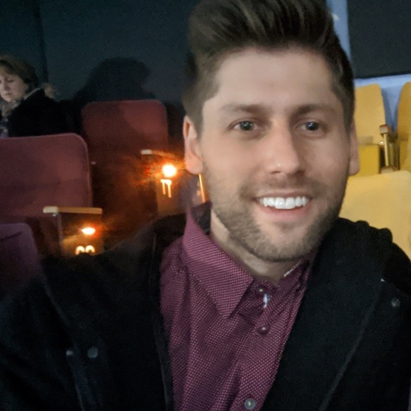 Profile Picture of Brett Molnar (@brettmomo) on Poshmark