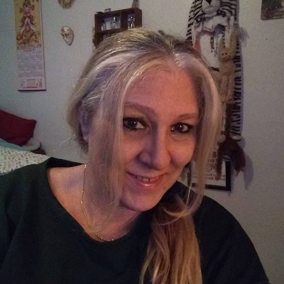 Profile Picture of Dena Keith (@dbug066) on Poshmark