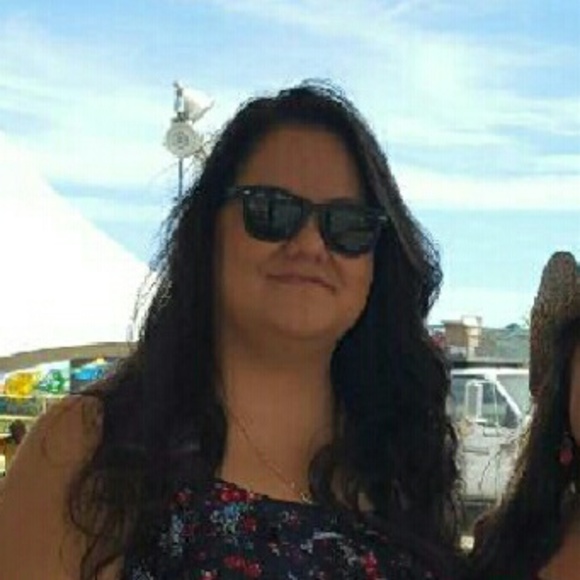 Profile Picture of Jessica Aviles (@yeyi408) on Poshmark