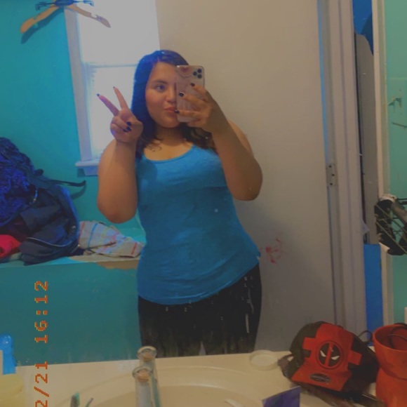 Profile Picture of Nicole Mendivil (@nclmendivil) on Poshmark