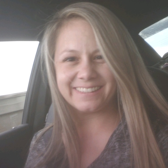 Profile Picture of Jennifer Hacker (@jehacker) on Poshmark