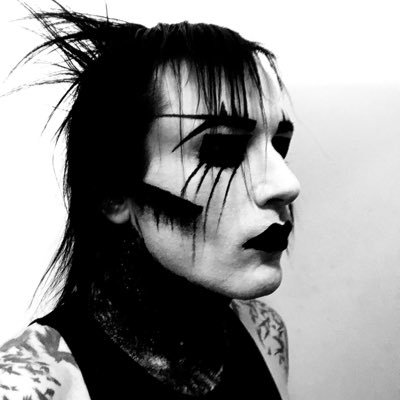 Profile Picture of Suicide Queen (@SuicideQueenCA) on Twitter