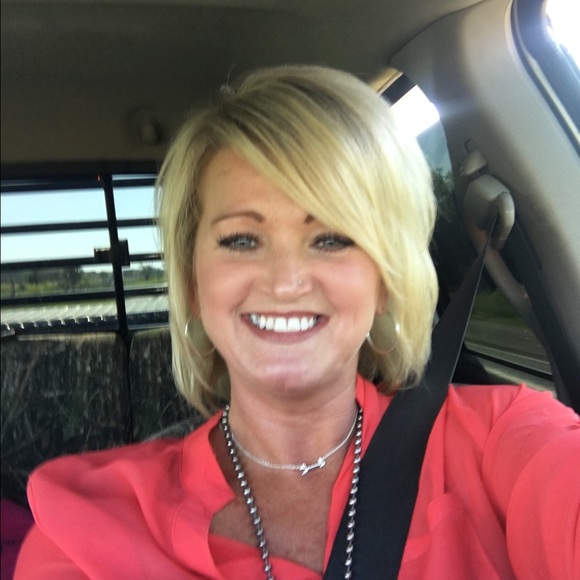 Profile Picture of Jenifer Bailey (@jrb42) on Poshmark