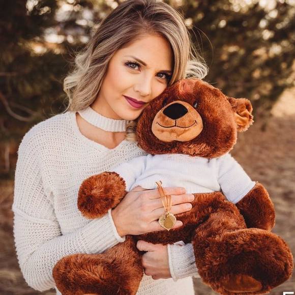 Profile Picture of Bethany Christensen (@bannechris) on Poshmark