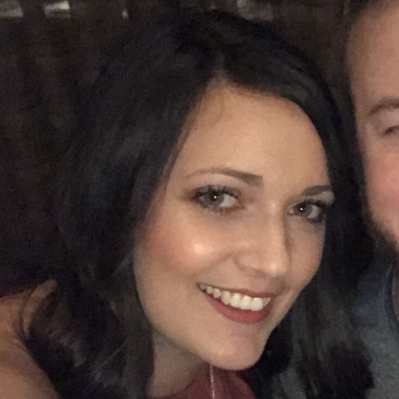 Profile Picture of Kara Altmyer (@kaltmyer) on Poshmark