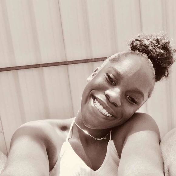 Profile Picture of Denaysia Kenny (@denaysiakenny) on Poshmark