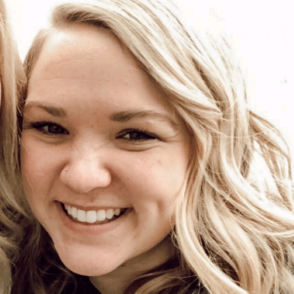 Profile Picture of Stephanie Wirth (@swirth14) on Poshmark