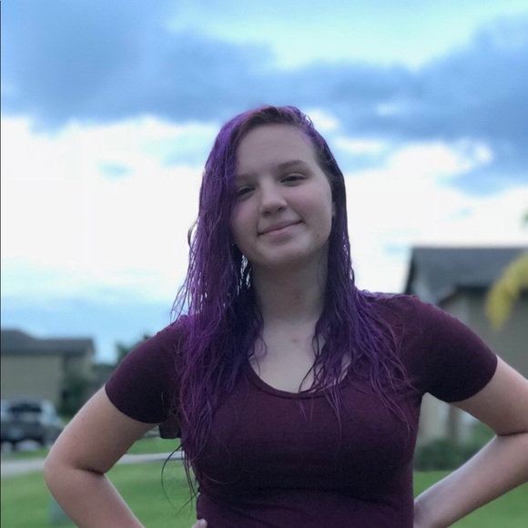 Paige Humphrey - Poshmark Profile Picture of Paige Humphrey (@paigehumphrey2) on Poshmark