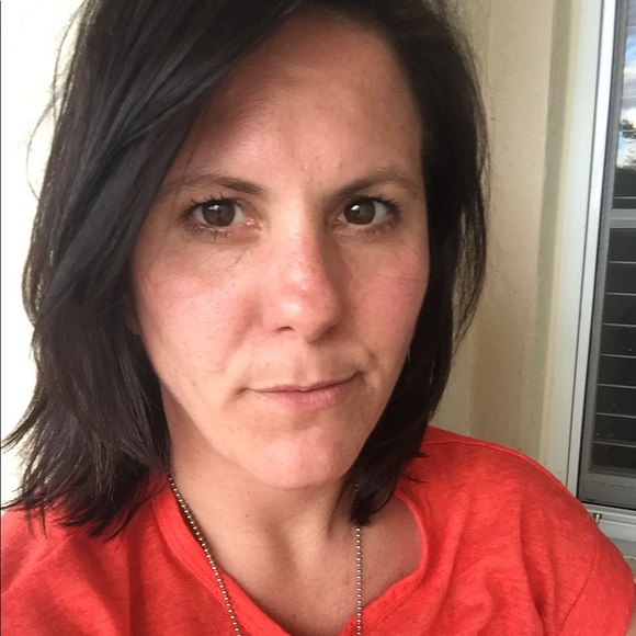 Profile Picture of Meg Chaklos (@michaelbeth28) on Poshmark