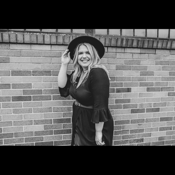 Profile Picture of Shelby Shinault (@shelbyshinault1) on Poshmark