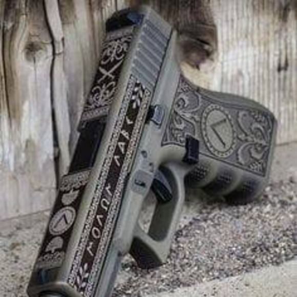 Profile Picture of Dustin Havens (@739044) on Poshmark