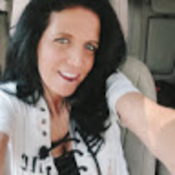 Profile Picture of Donita Schults (@donitadollys) on Poshmark