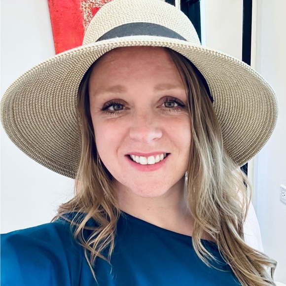 Profile Picture of Samantha Sheley (@sami8907) on Poshmark
