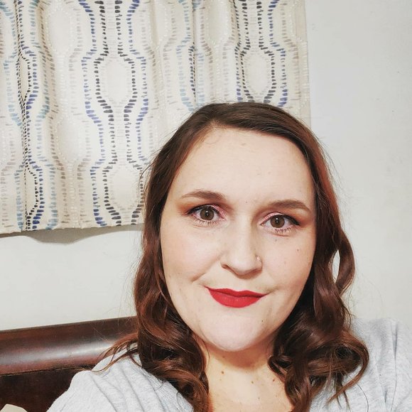 Profile Picture of Jesica Overholts (@hermioninny1103) on Poshmark