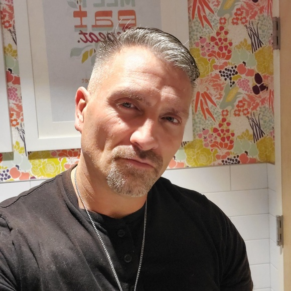 Profile Picture of Jacob Armstrong (@thewayiseeitis) on Poshmark