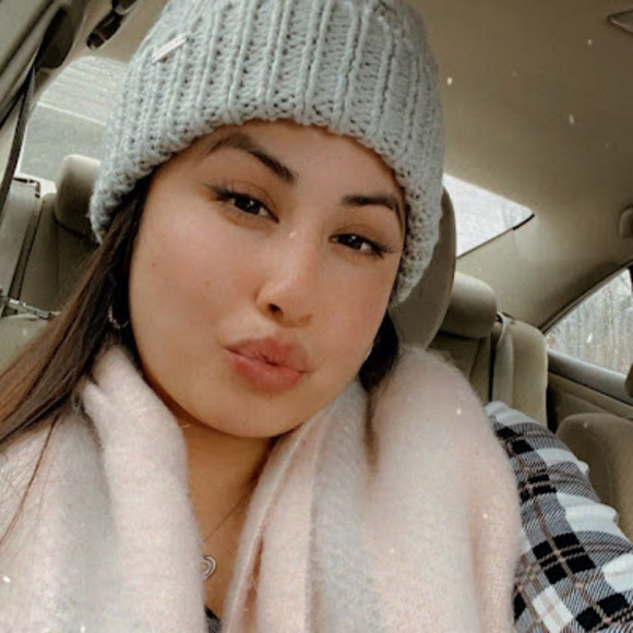 Profile Picture of Gina Dupon (@ginadupon885) on Poshmark