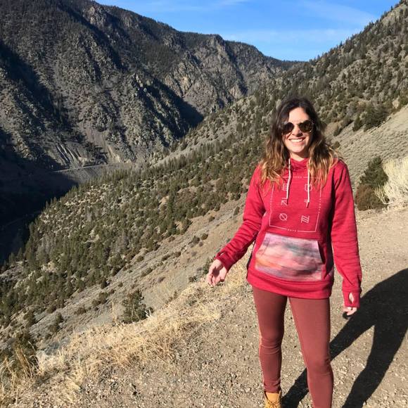 Profile Picture of Caroline Schmelter (@cgschmelter) on Poshmark