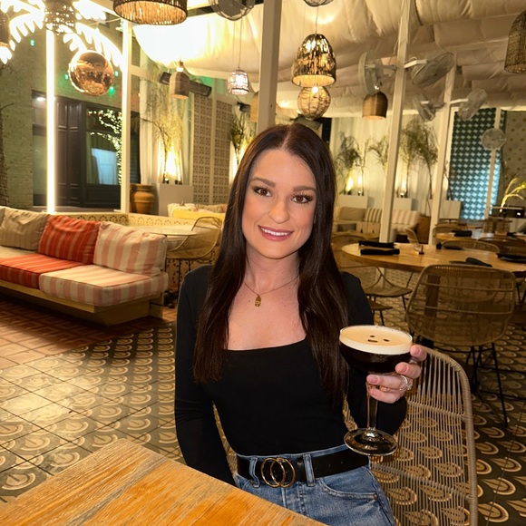 Profile Picture of Alexis Devillierp (@lexdevillier) on Poshmark