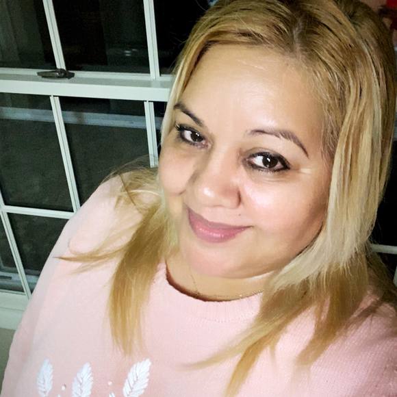 Profile Picture of Rosa Rivera (@rosarivera122) on Poshmark