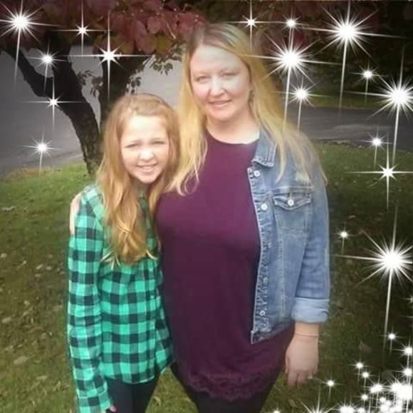 Profile Picture of Amanda Duff (@mandellakk) on Poshmark