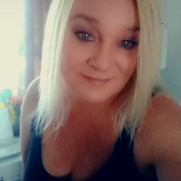 Profile Picture of Danielle Overbey (@overbey) on Poshmark