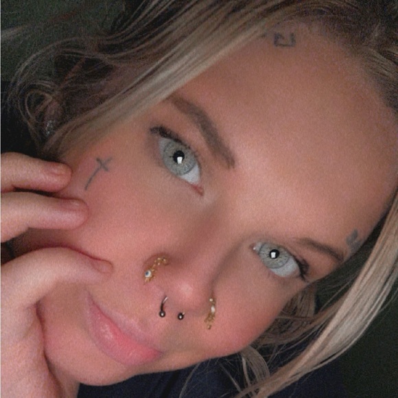 Profile Picture of Emily Devore (@prettyvirgo95) on Poshmark