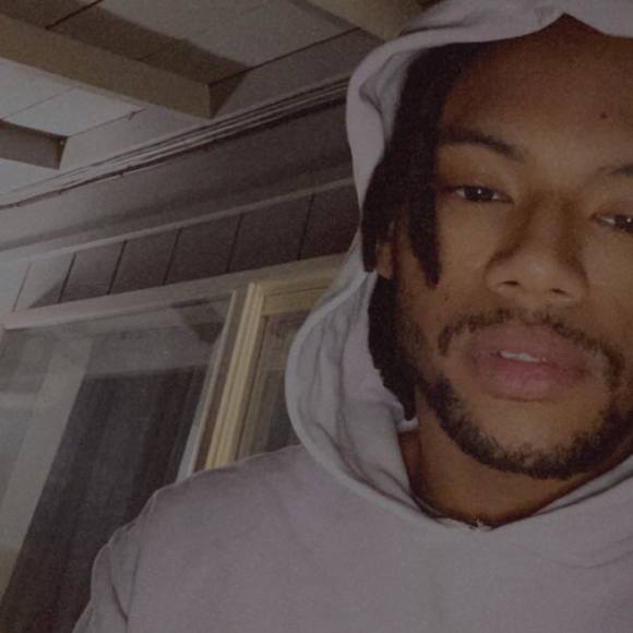 Profile Picture of Aaron Braxton (@aaronb222) on Poshmark