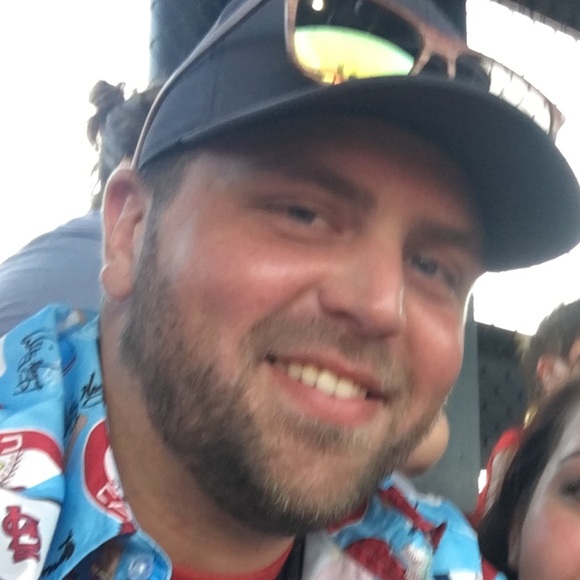 Profile Picture of Bryant Roach (@bryantroach) on Poshmark