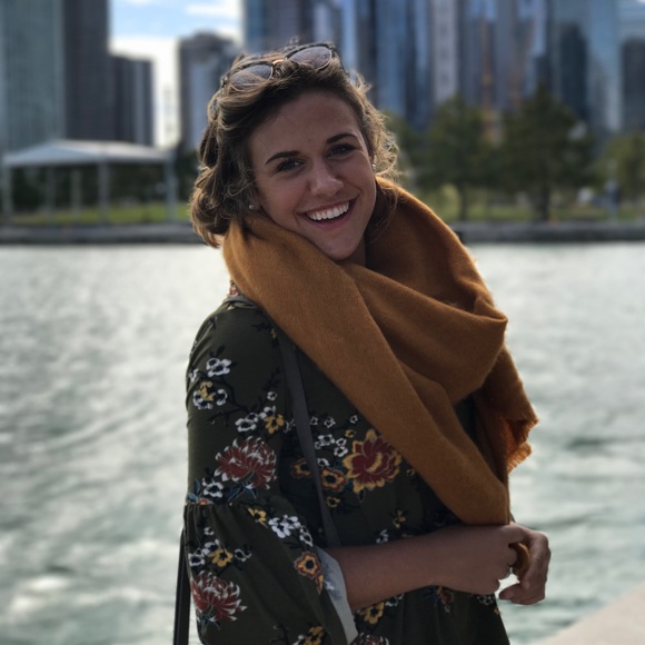 Profile Picture of Amanda Veldheer (@veldheeraaa) on Poshmark